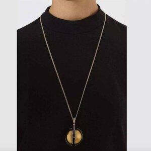 Chloé's iconic brass "Ellie" necklace!